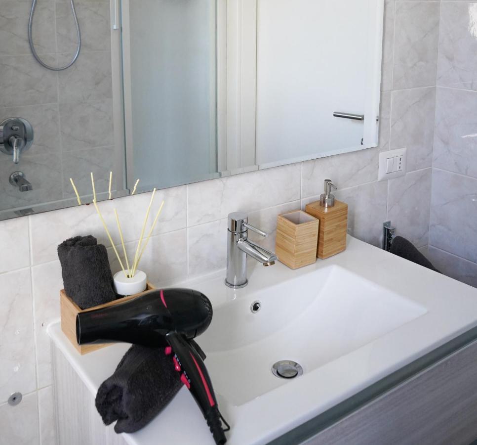 10 Min From The Airport-Wifi-Free Parking Apartment Samarate Ngoại thất bức ảnh